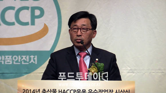 김춘진 국회의원 (새정치민주연합)이 축사를 하고 있다.