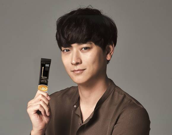 루카스9 라떼 강동원