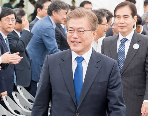 문재인 대통령이 31일 전북 군산에서 열린 '제22회 바다의 날' 기념식에 참석했다. 사진제공 : 군산시